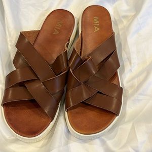 Mia leather slides
